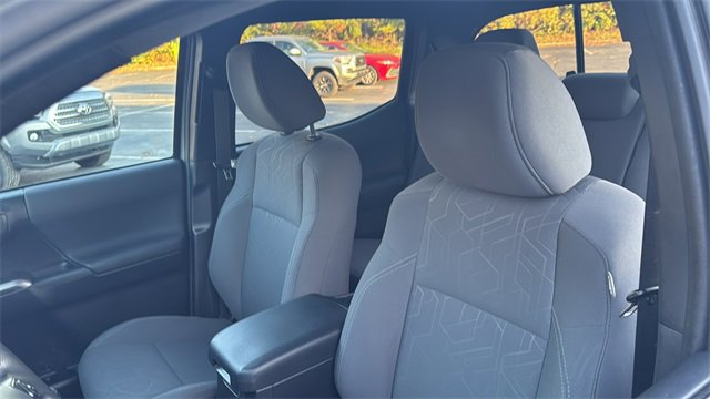 Used 2018 Toyota Tacoma TRD Sport image 25