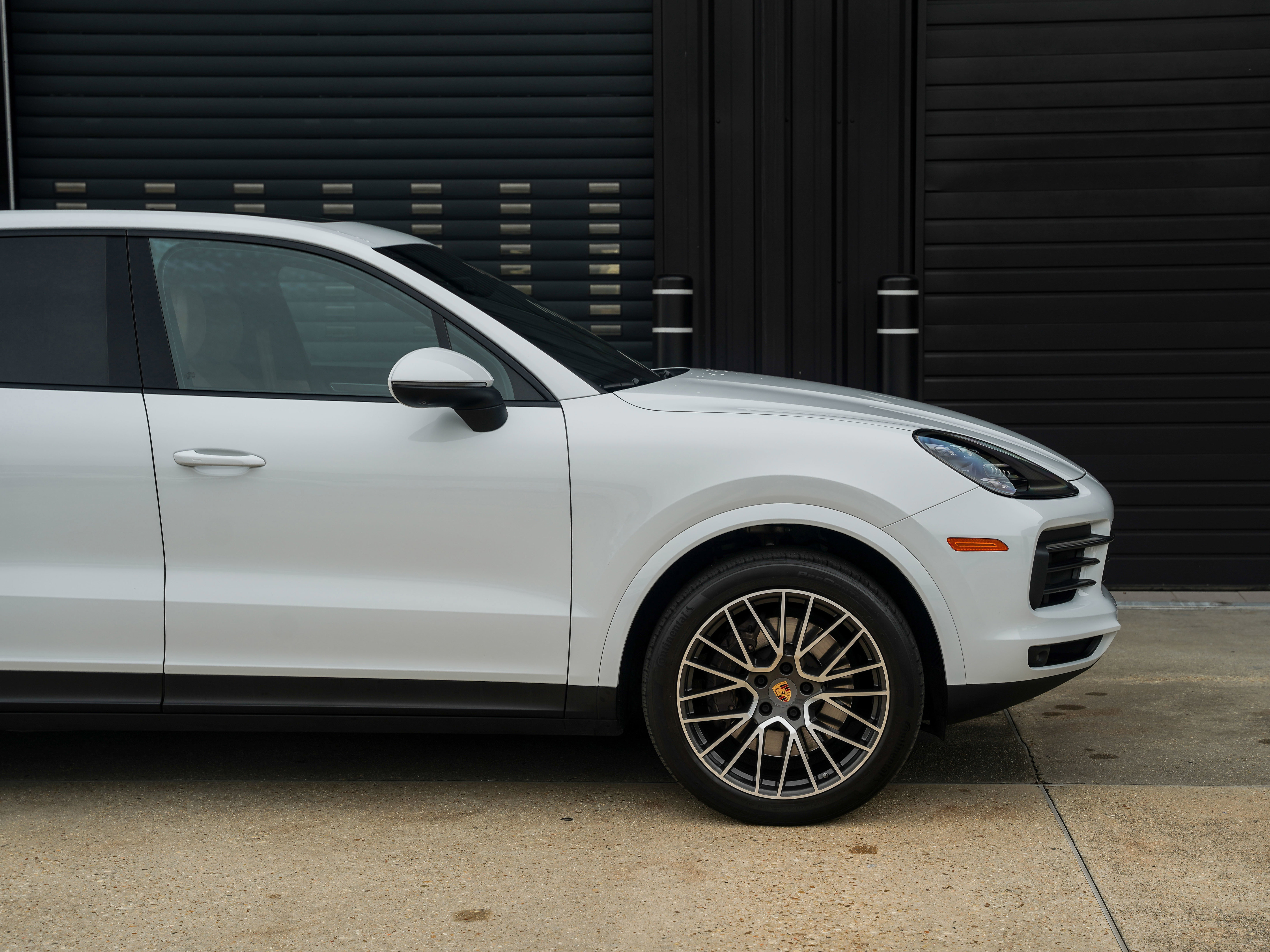 Certified 2022 Porsche Cayenne Platinum Edition image 15
