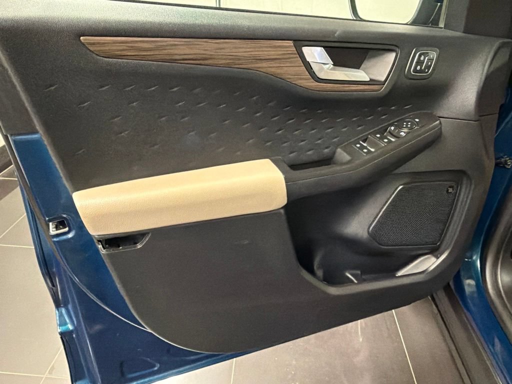 Certified 2020 Ford Escape Titanium AWD/4WD image 29