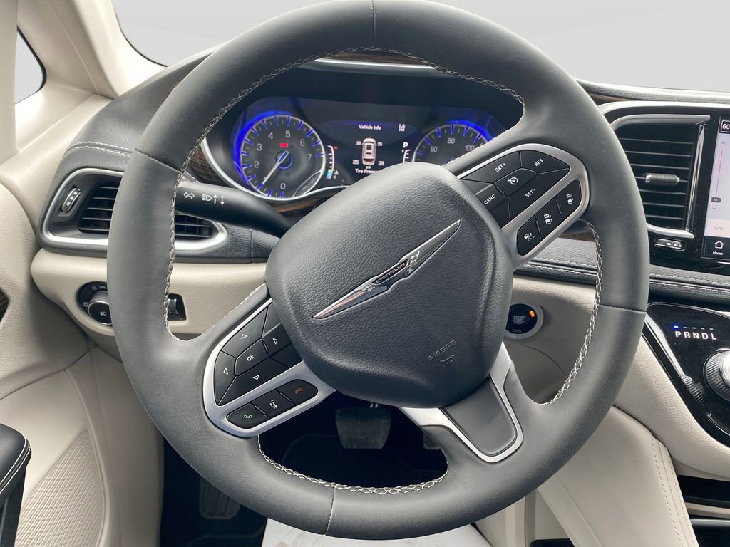 Used 2023 Chrysler Pacifica Limited w/ Trailer Tow Group image 19