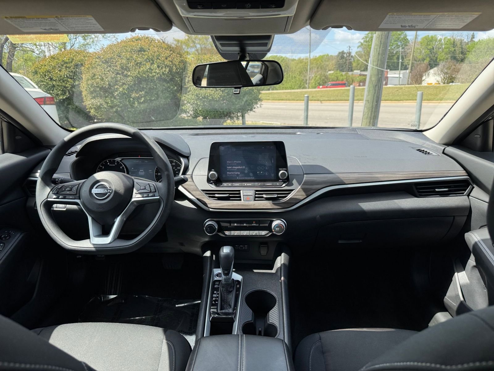 Used 2025 Nissan Altima 2.5 SV FWD image 29