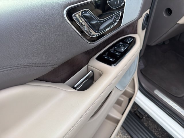 Certified 2024 Lincoln Navigator Reserve AWD/4WD image 14