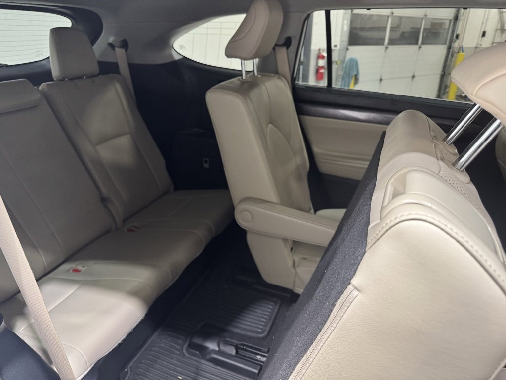 Used 2023 Toyota Highlander L image 29