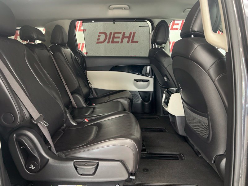 Certified 2024 Kia Carnival EX FWD image 11