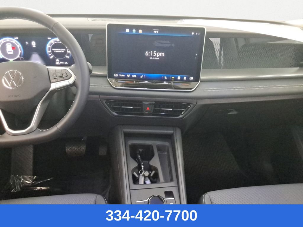 New 2025 Volkswagen Tiguan SE image 13