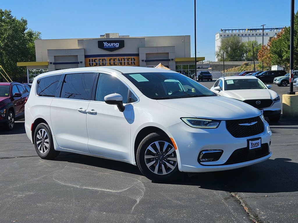 Used 2023 Chrysler Pacifica Touring-L