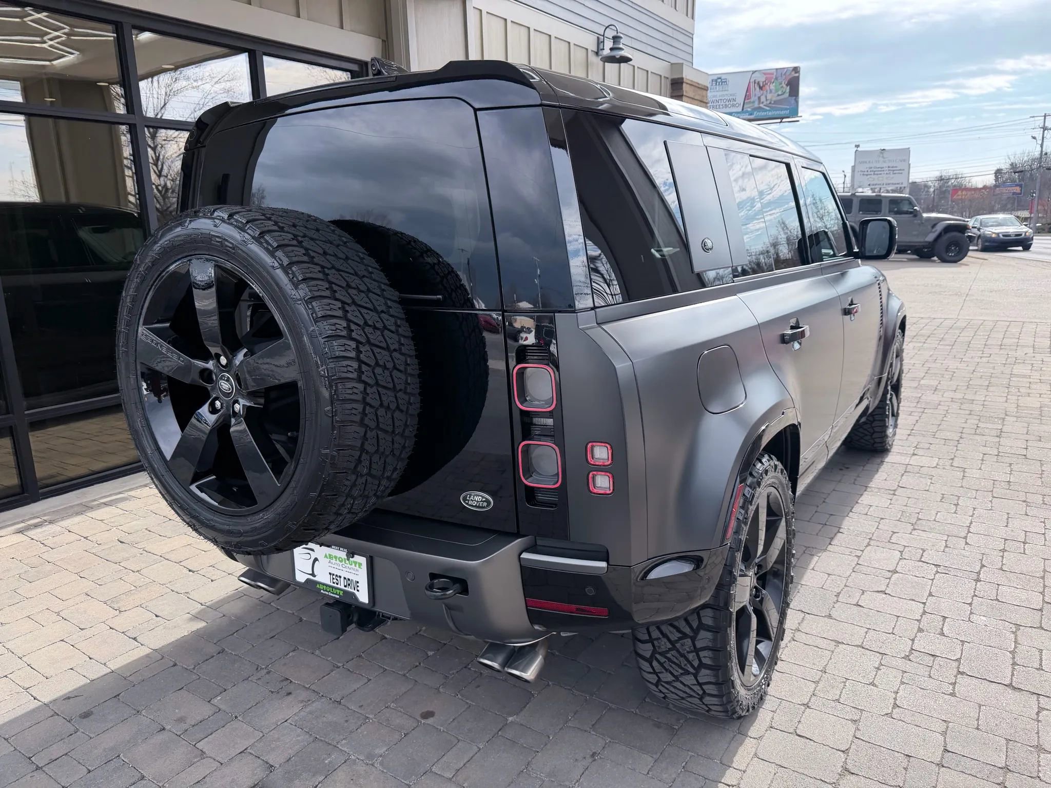 Used 2023 Land Rover Defender 110 V8 image 42