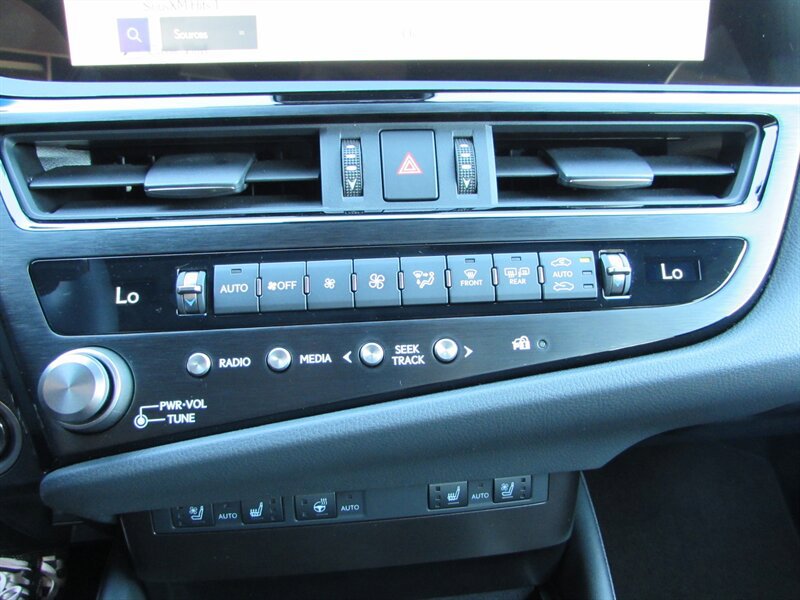Used 2025 Lexus ES 300h w/ Premium Package FWD image 15