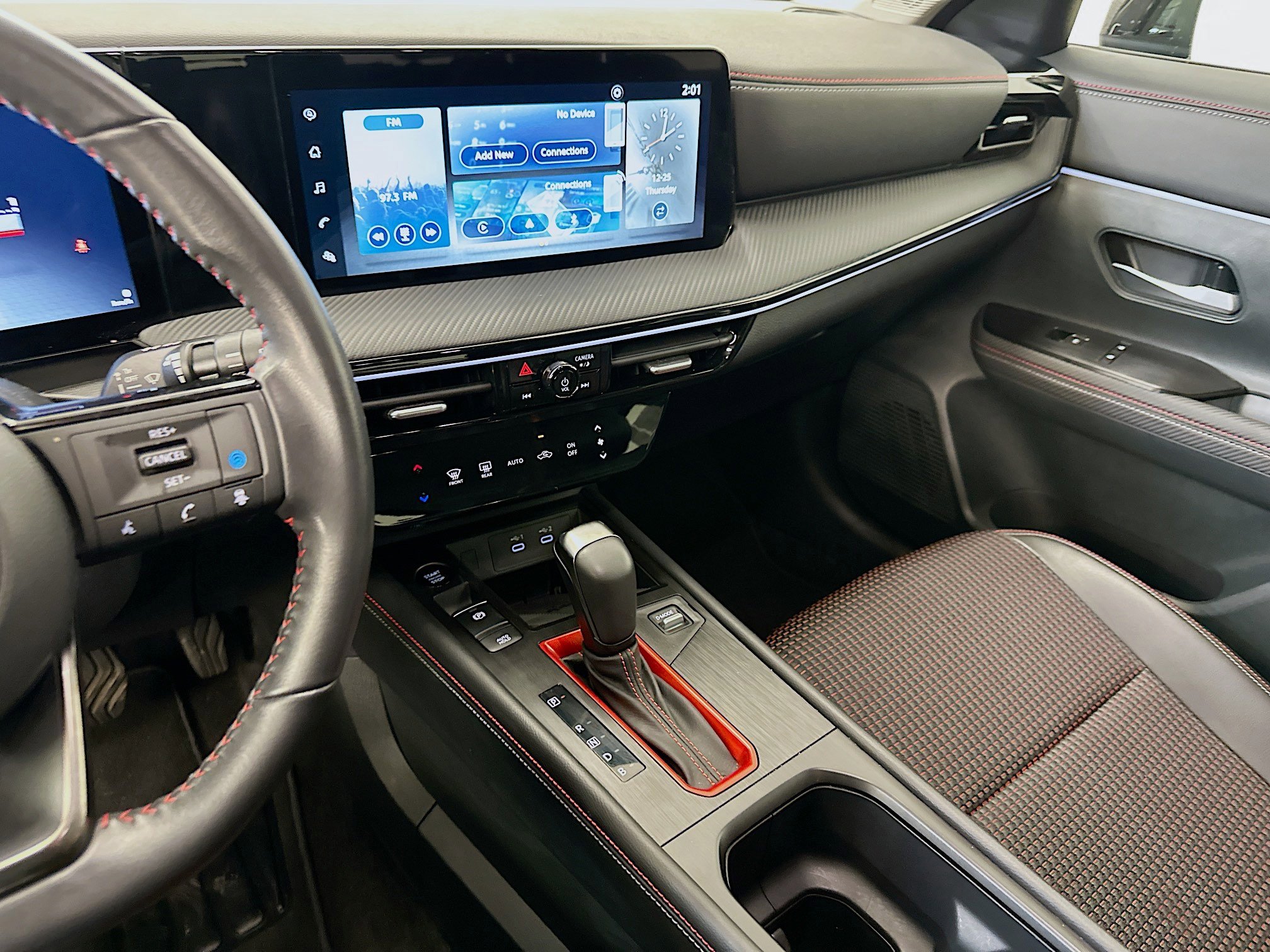 Used 2025 Nissan Kicks SR image 25