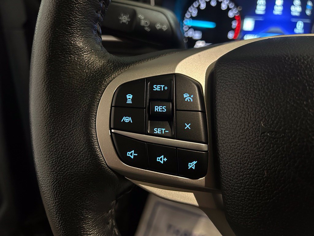 Used 2022 Ford Explorer XLT w/ XLT Sport Appearance Package AWD/4WD image 22
