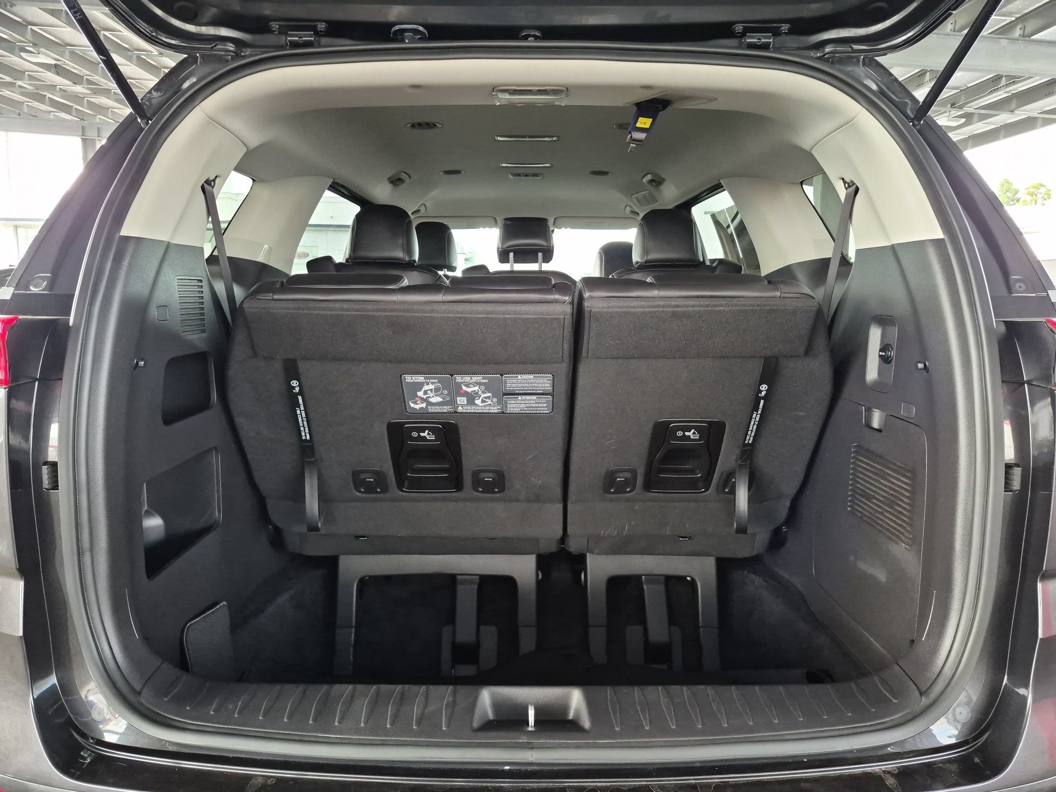 Used 2024 Kia Carnival LX FWD image 23