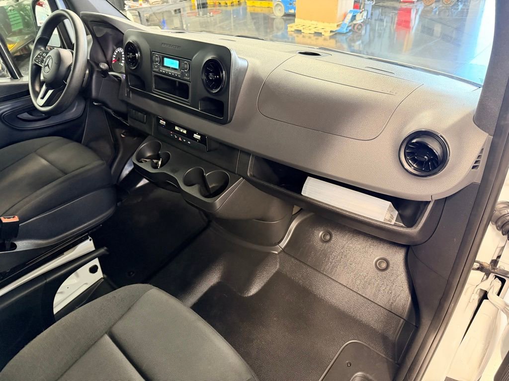 Used 2021 Mercedes-Benz Sprinter 2500 image 31