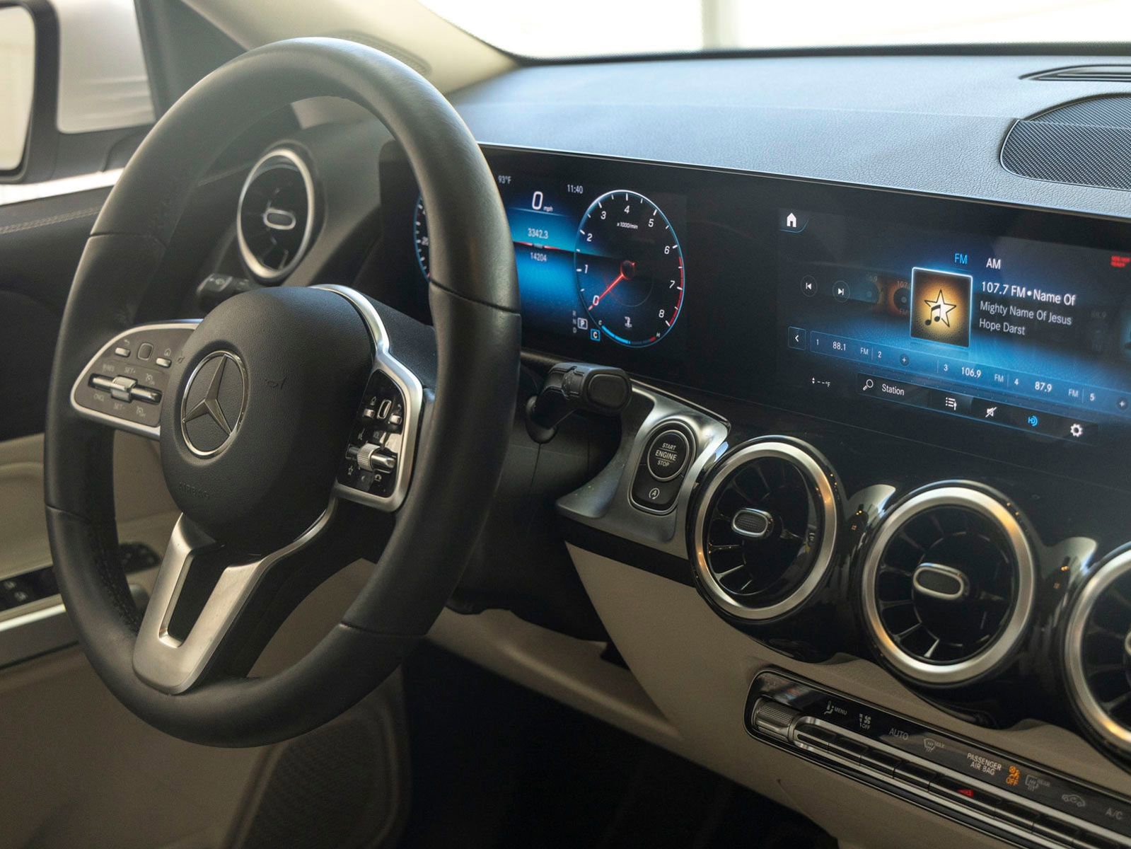 Used 2022 Mercedes-Benz GLB 250 4MATIC image 29