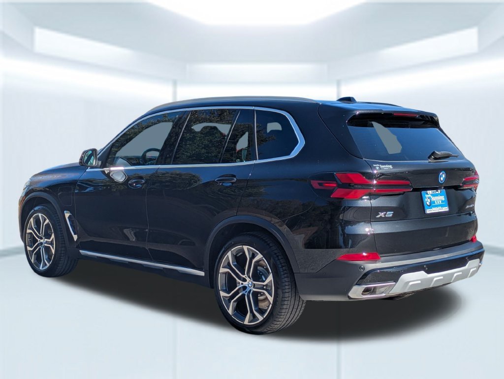 New 2026 BMW X5 xDrive50e w/ Premium Package AWD/4WD image 3
