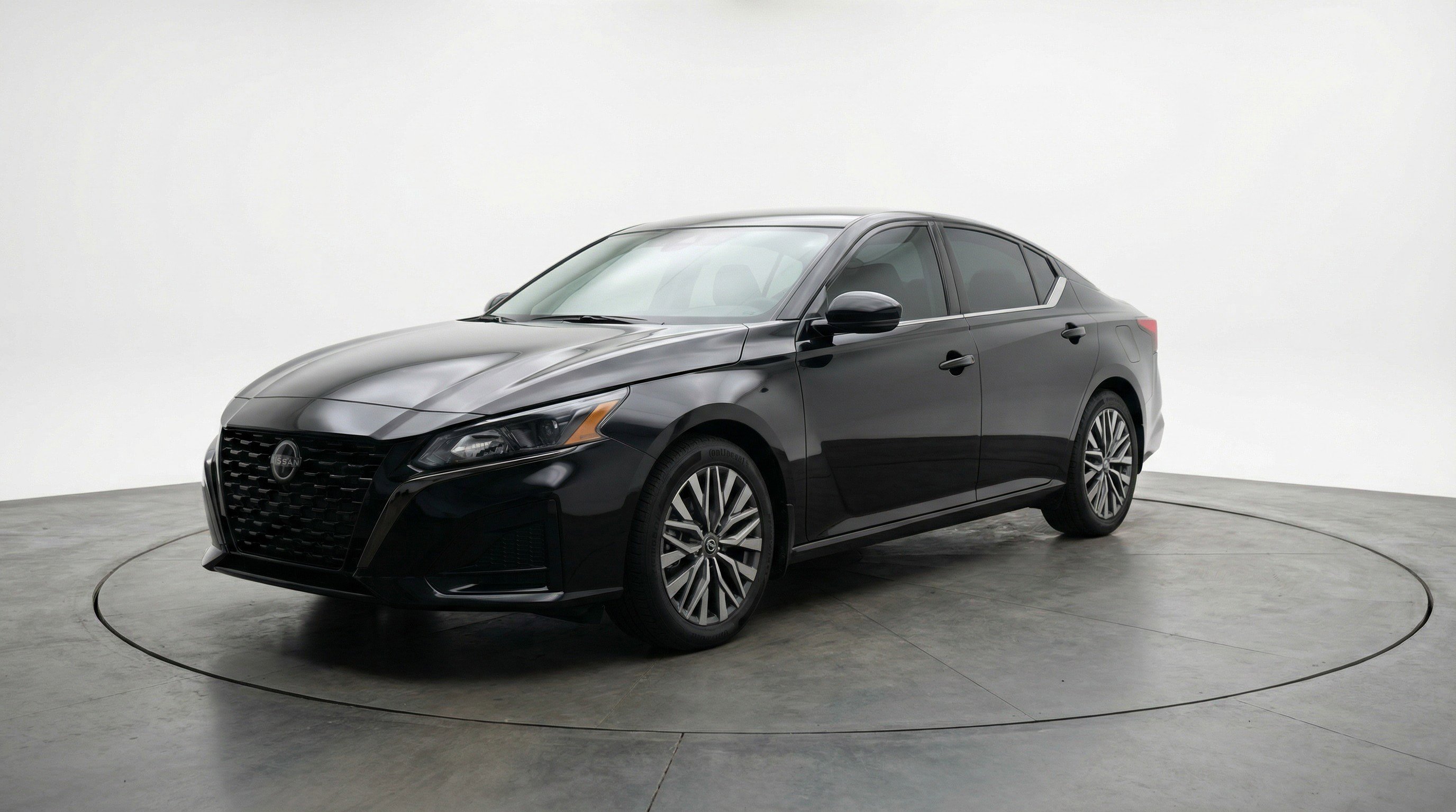 Used 2025 Nissan Altima 2.5 SV FWD image 3