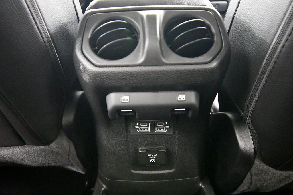Used 2022 Jeep Wrangler Unlimited Sahara image 16