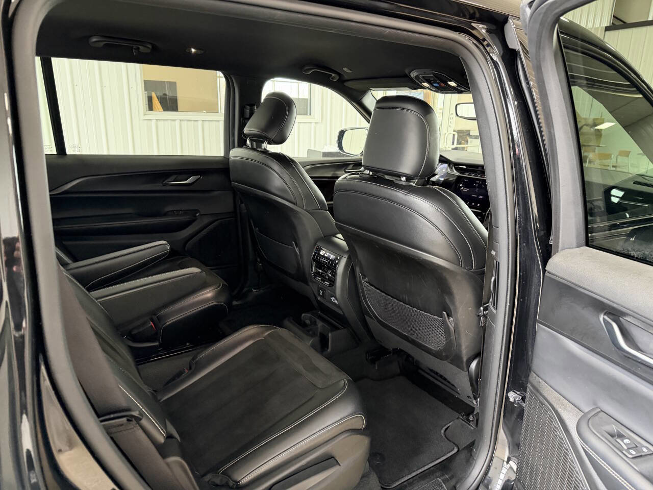 Used 2023 Jeep Grand Cherokee L Laredo AWD/4WD image 40