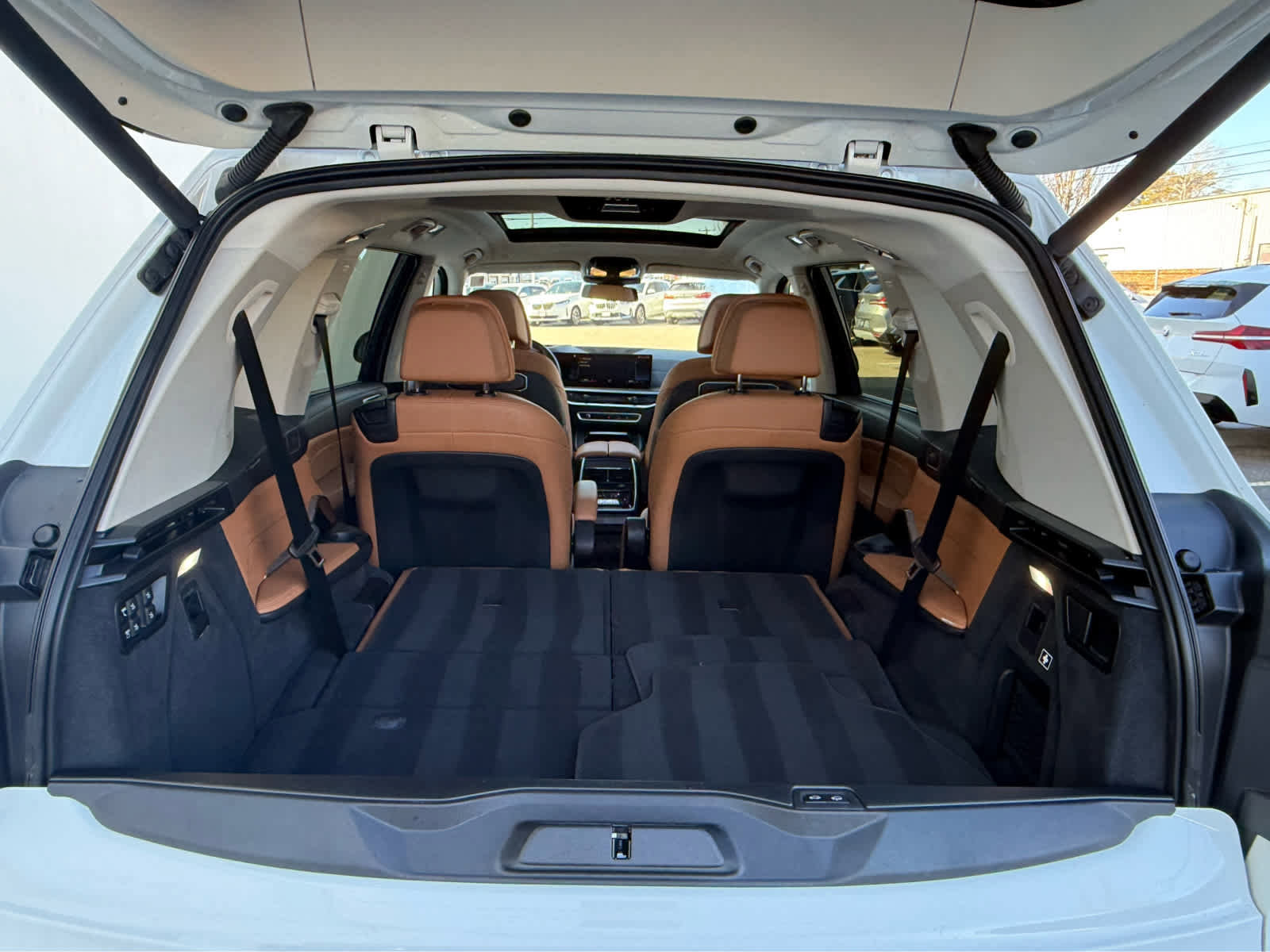 Used 2023 BMW X7 xDrive40i w/ Premium Package image 17