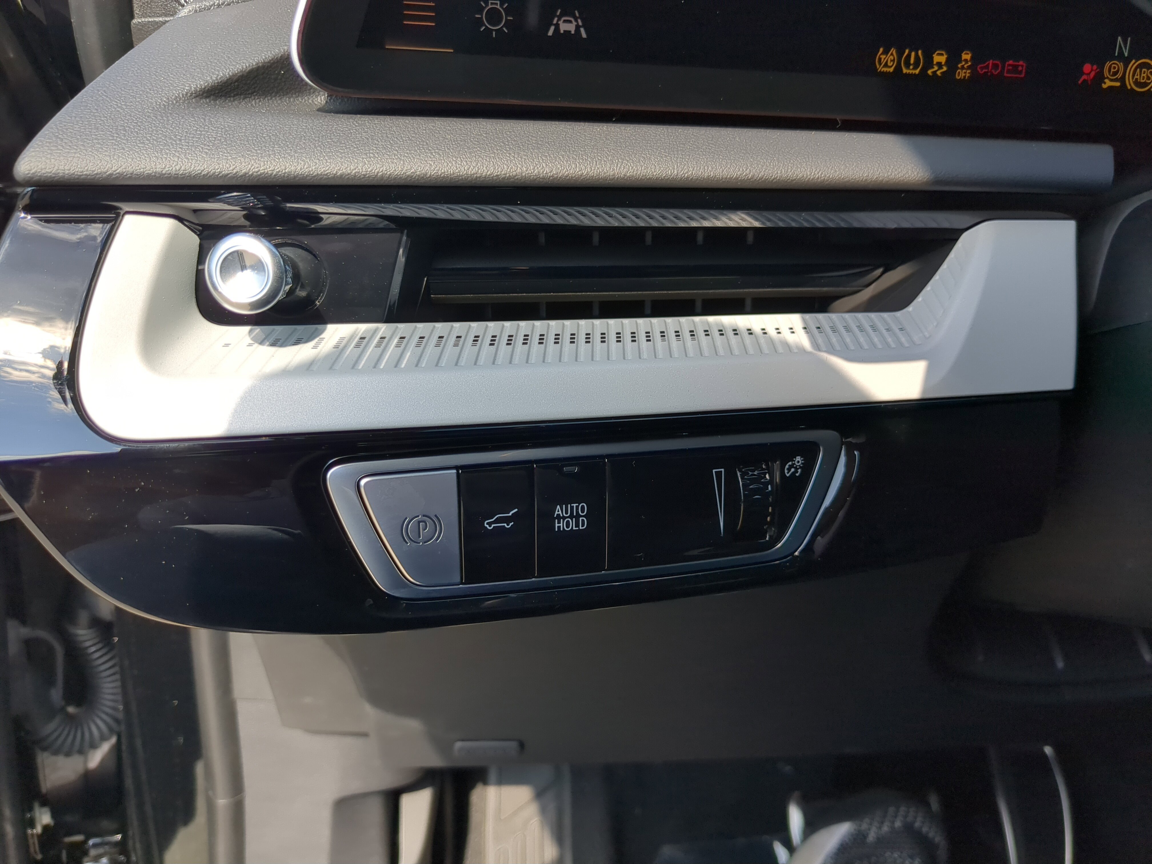 New 2025 Cadillac Optiq Luxury 2 image 27