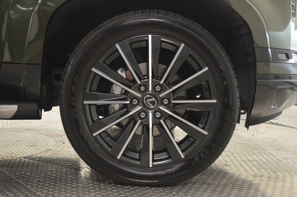 Used 2024 Lexus GX 550 w/ Accessory Package (Z1) image 16