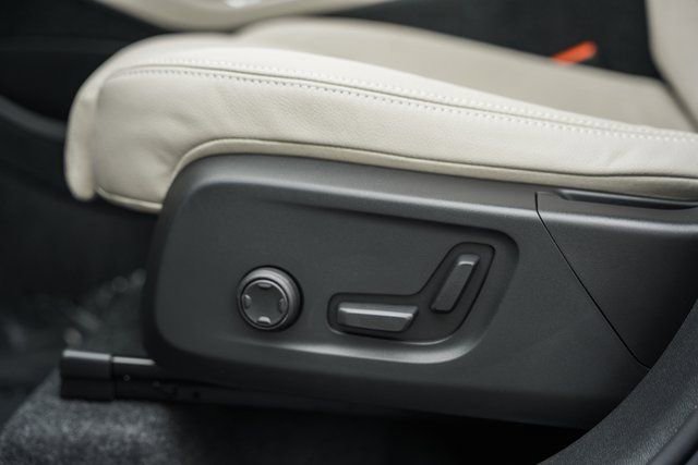 New 2026 Volvo XC40 B5 Ultra w/ Protection Package Premier image 36