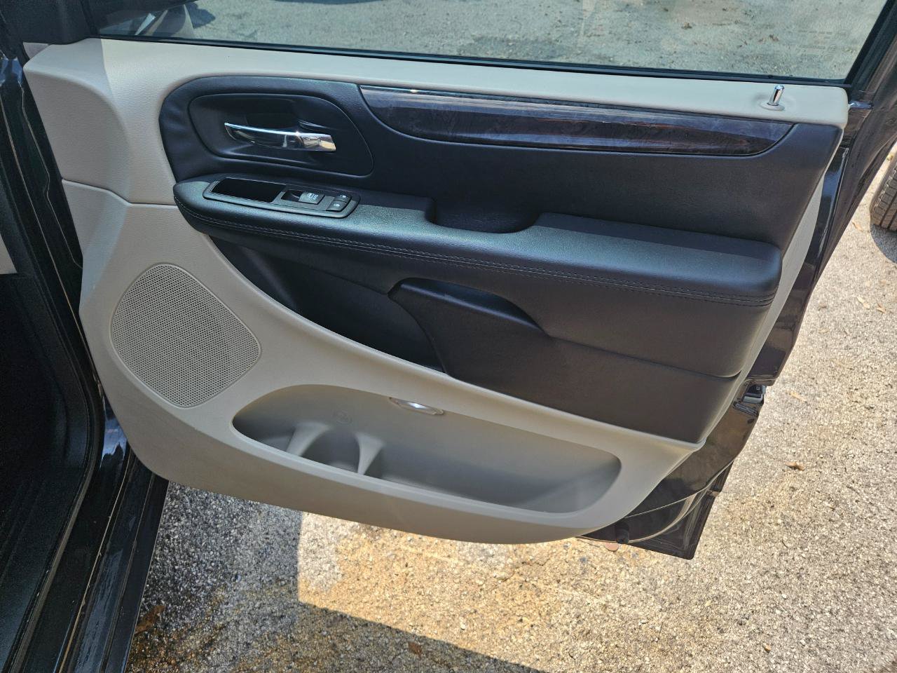 Used 2016 Dodge Grand Caravan SE w/ Quick Order Package 29E SE FWD image 17