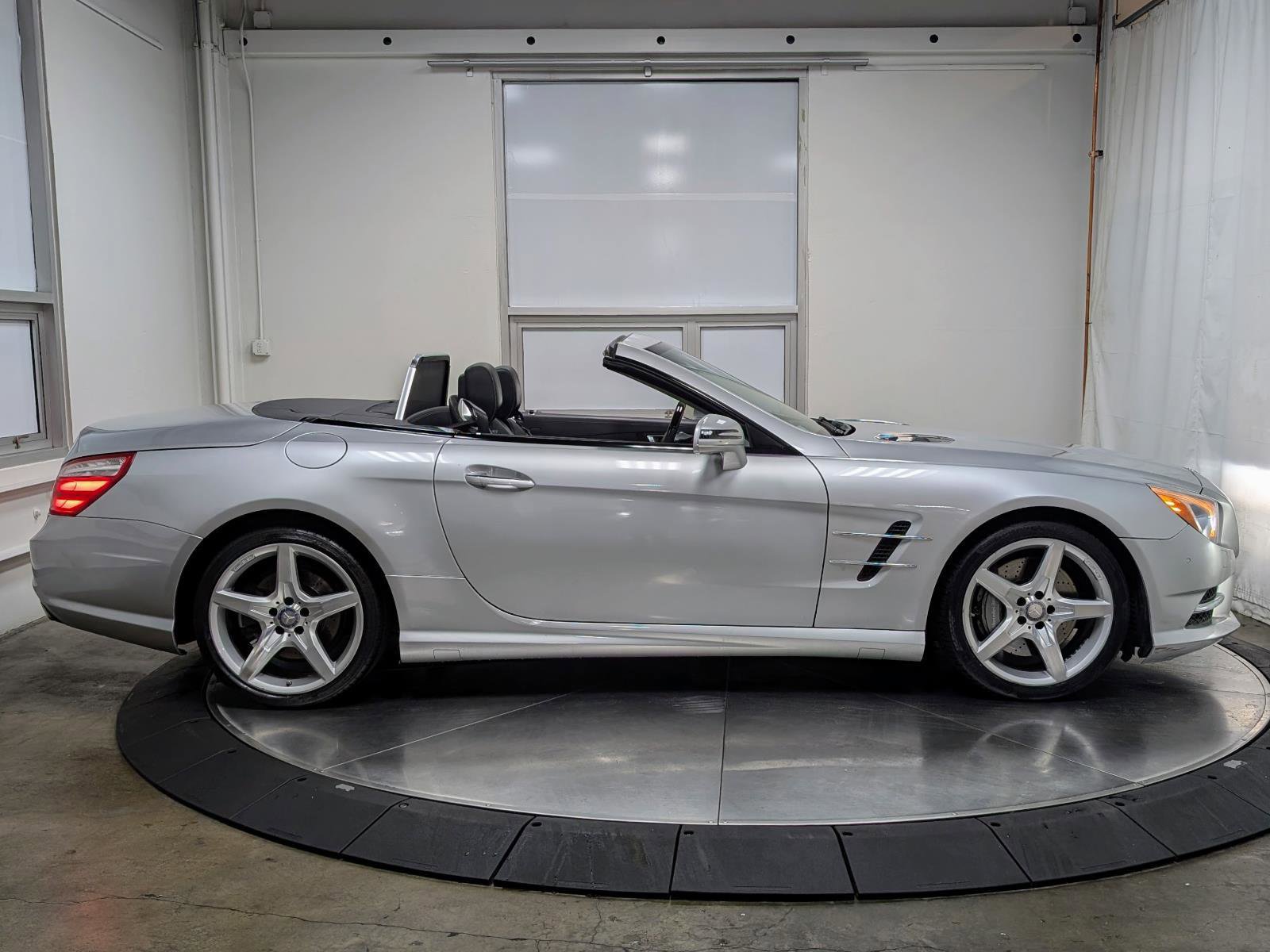 Used 2013 Mercedes-Benz SL 550 w/ Premium Pkg image 9