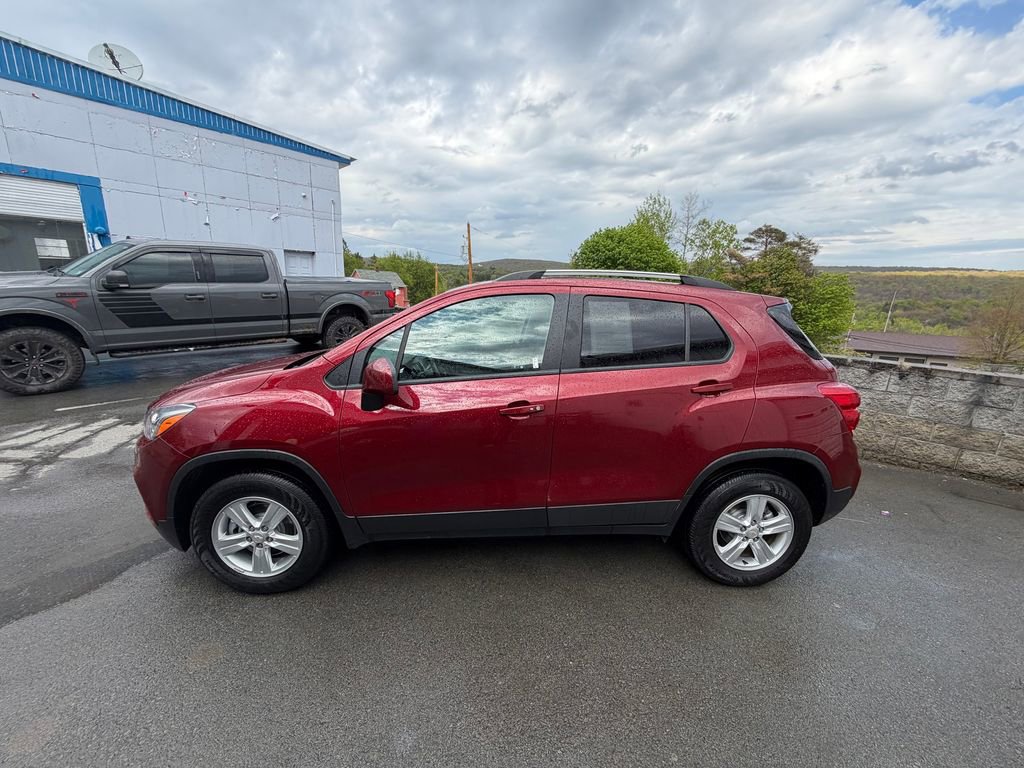 Used 2022 Chevrolet Trax LT w/ LT Convenience Package AWD/4WD image 2
