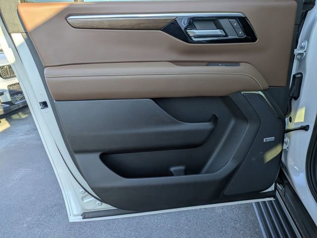 New 2025 Chevrolet Suburban High Country image 28