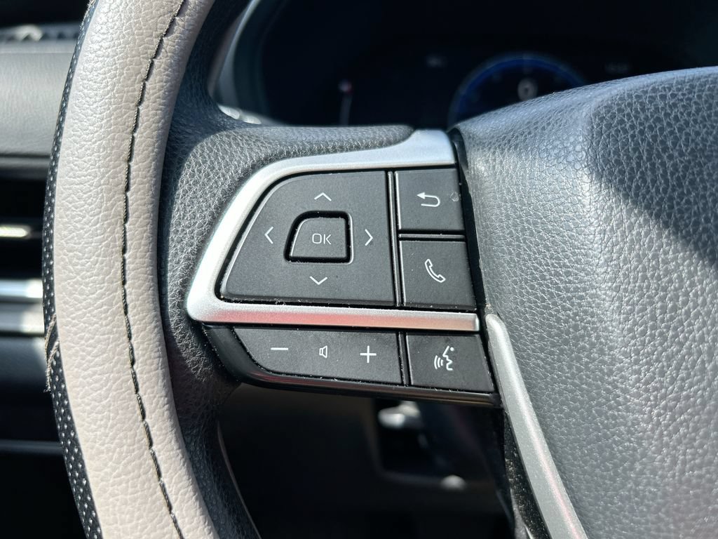 Used 2025 Toyota Grand Highlander FWD image 16