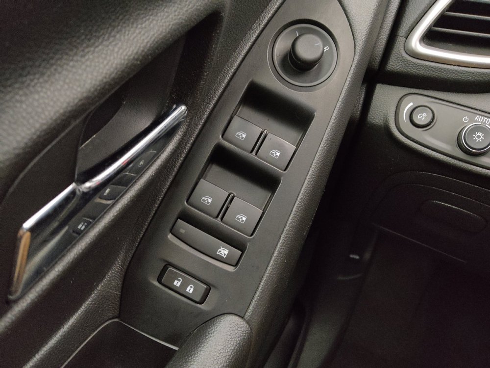 Used 2021 Chevrolet Trax LT w/ LT Convenience Package FWD image 27