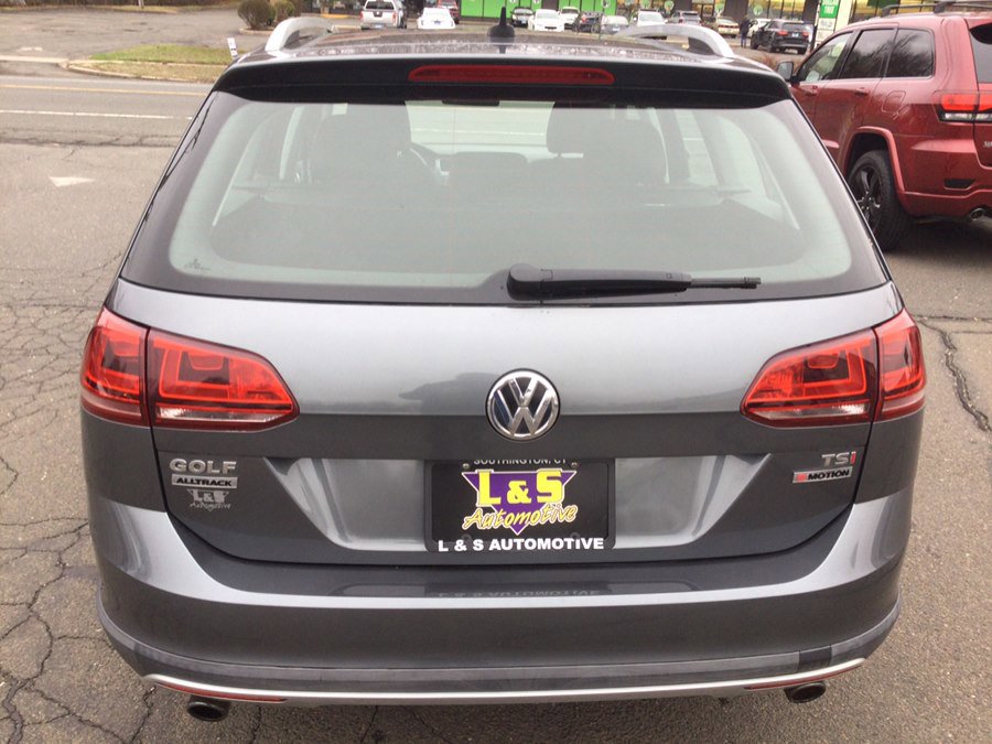Used 2017 Volkswagen Golf Alltrack S image 10