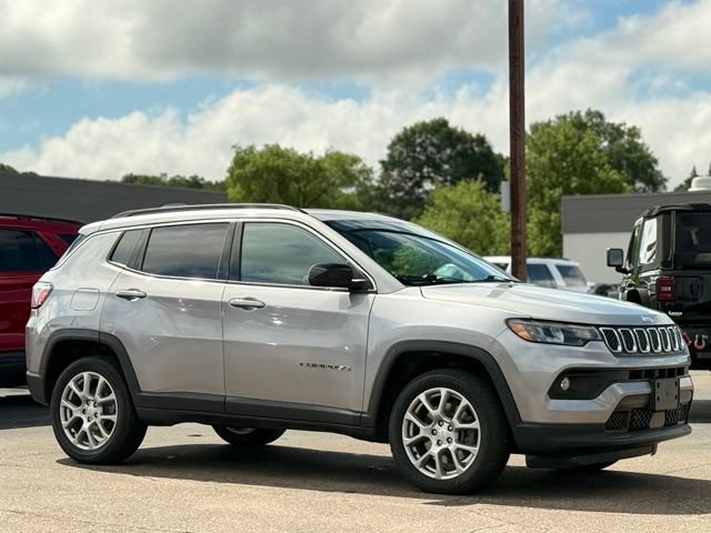 Used 2023 Jeep Compass Latitude w/ Sun and Sound Group AWD/4WD image 37