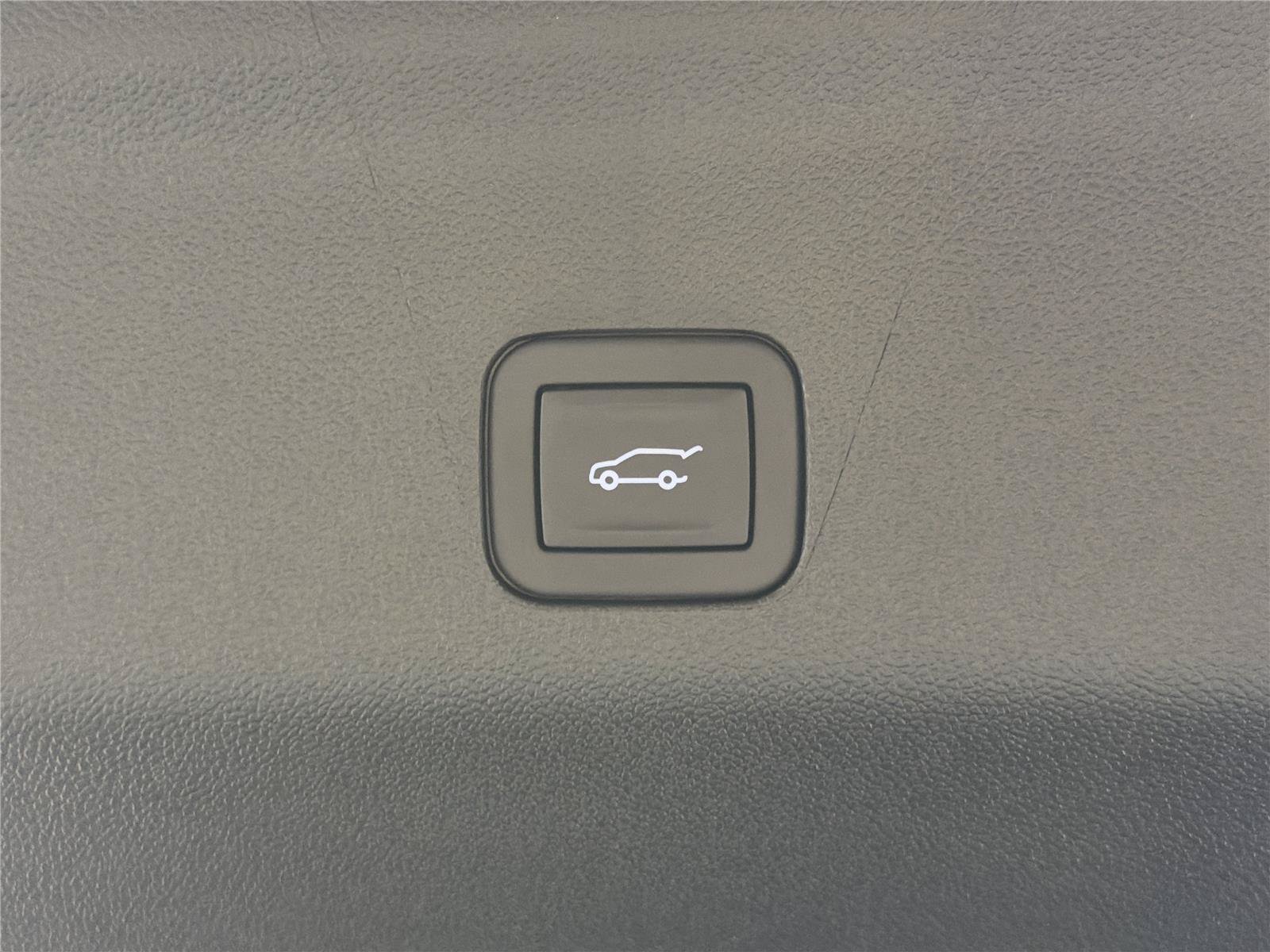 New 2026 GMC Yukon AT4 Ultimate w/ LPO, Floor Liner Package AWD/4WD image 21