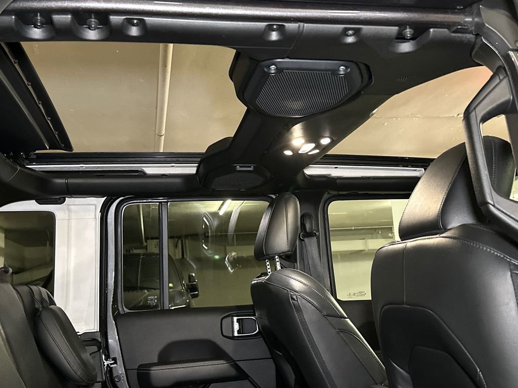 Used 2022 Jeep Wrangler Unlimited Sahara w/ Cold Weather Group image 14