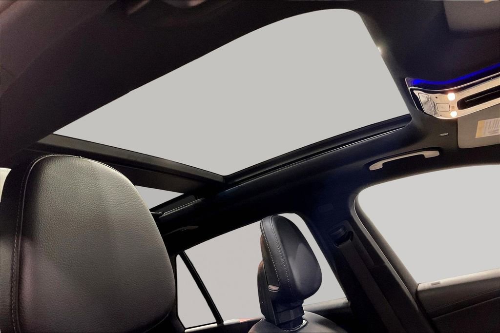 Used 2025 Mercedes-Benz GLC 300 4MATIC image 27