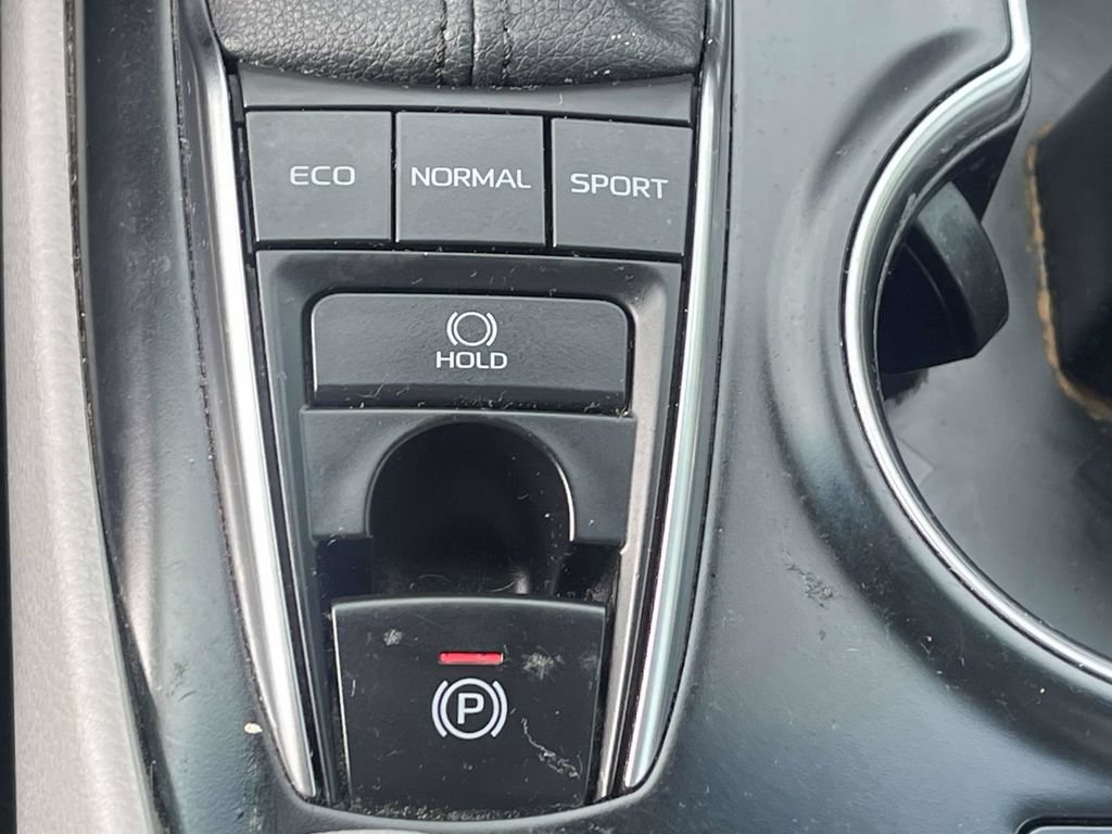 Used 2020 Toyota Camry XSE FWD image 31