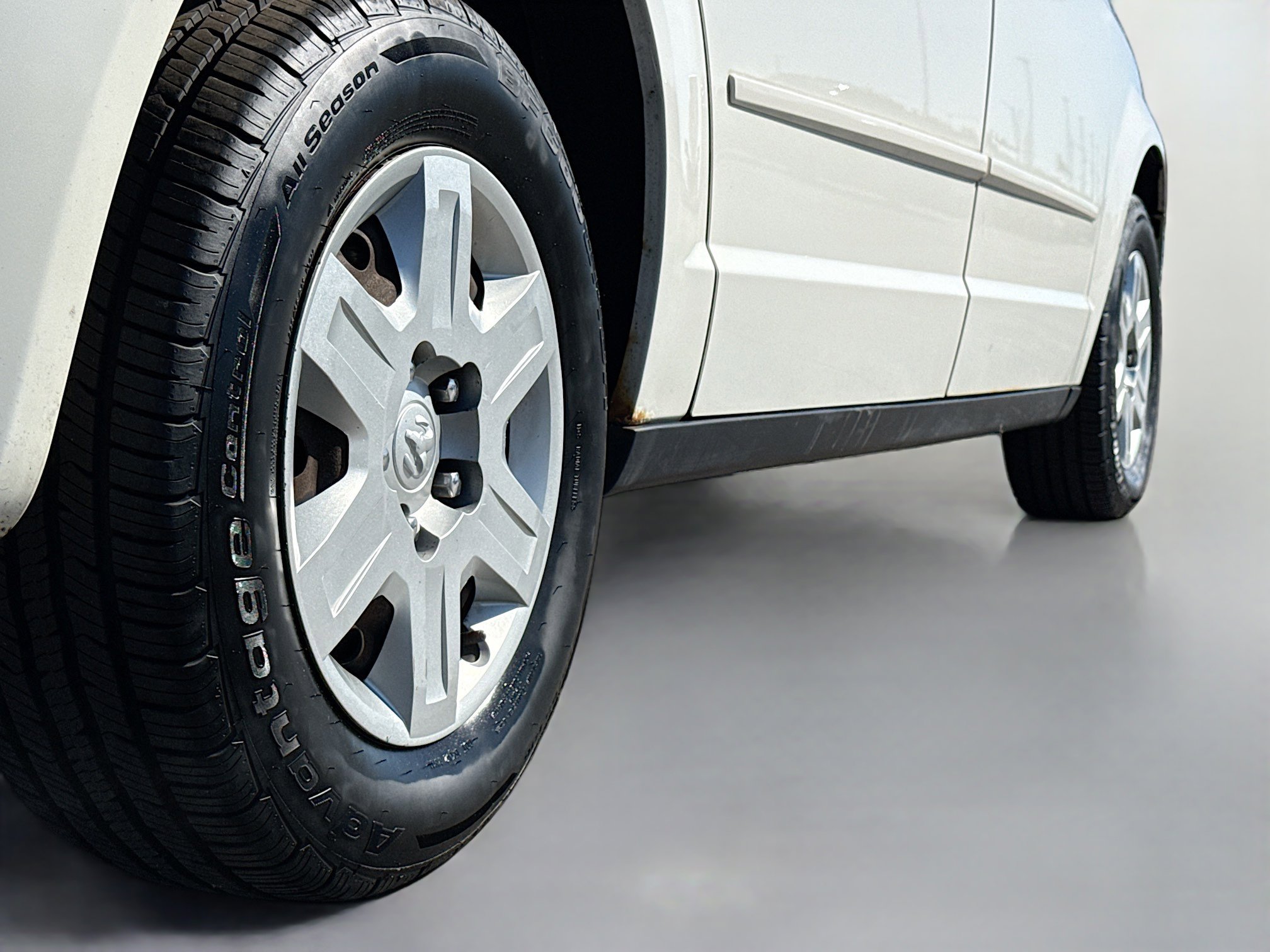 Used 2009 Dodge Grand Caravan SE w/ Climate Group image 14