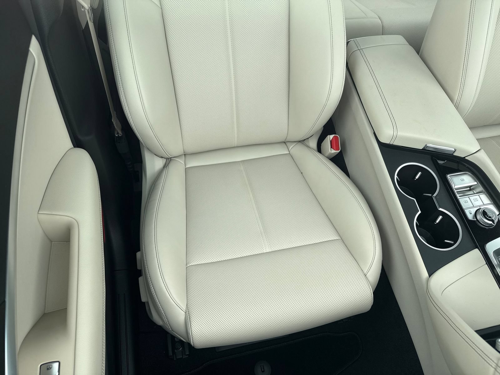 Used 2026 Genesis G70 2.5T AWD/4WD image 9