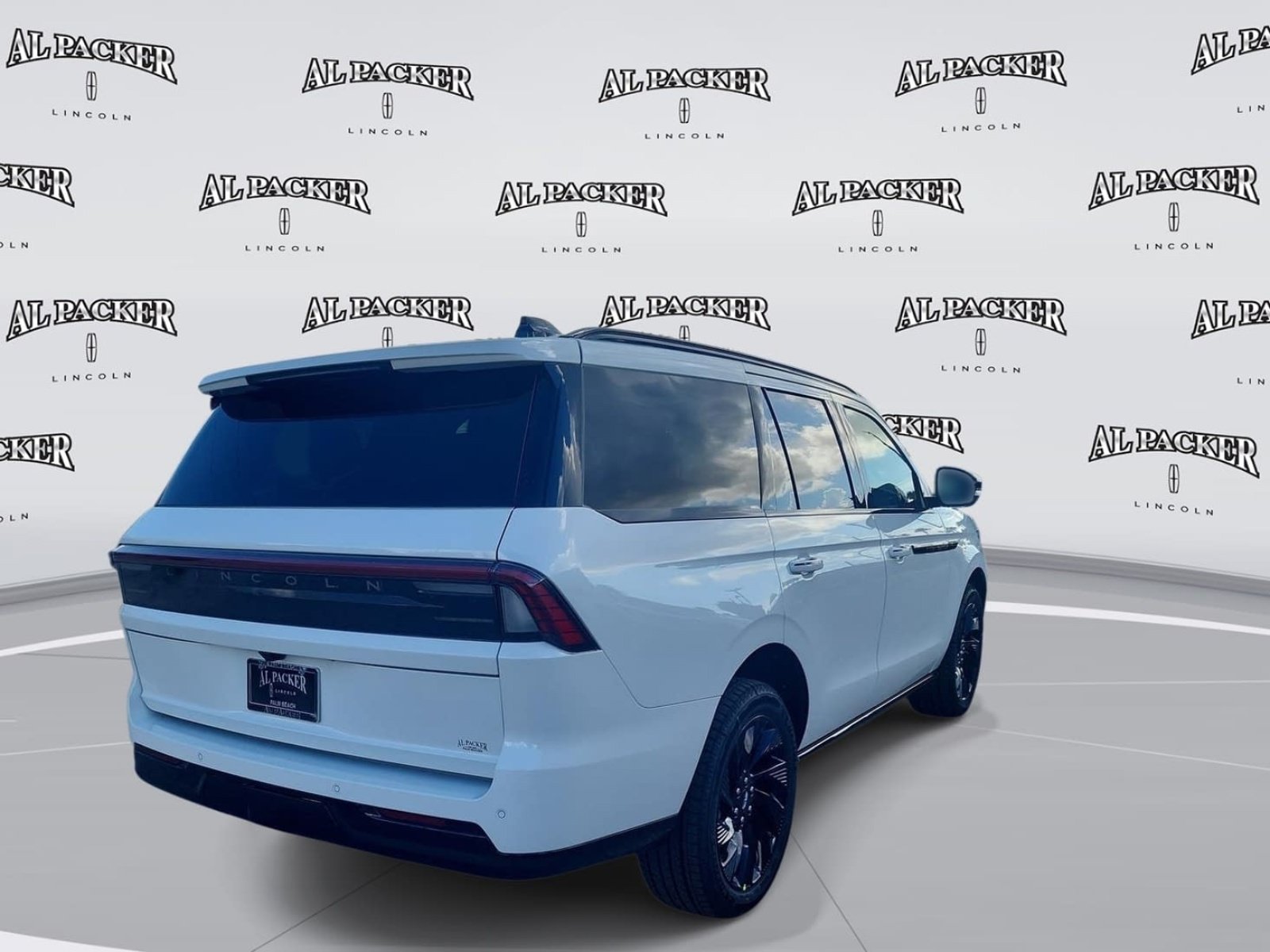 New 2027 Lincoln Navigator Reserve w/ Jet Appearance Package AWD/4WD image 5