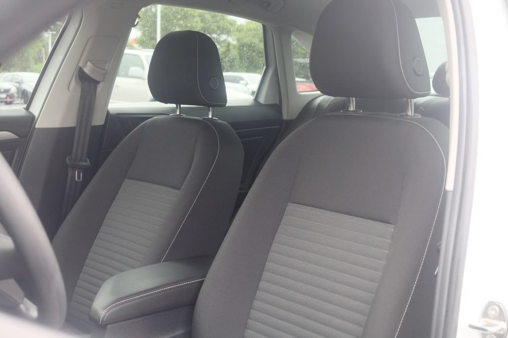 Used 2023 Volkswagen Jetta S FWD image 4