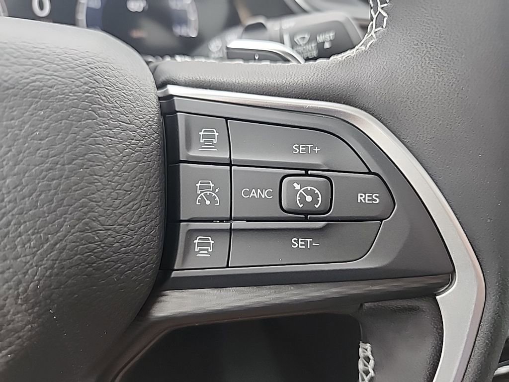 New 2025 Jeep Grand Cherokee Laredo w/ Luxury Tech Group I image 28