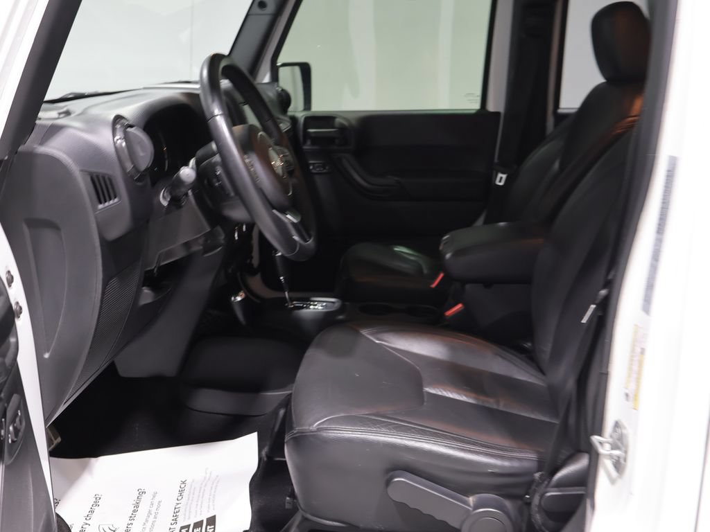 Certified 2017 Jeep Wrangler Unlimited Sahara AWD/4WD image 10