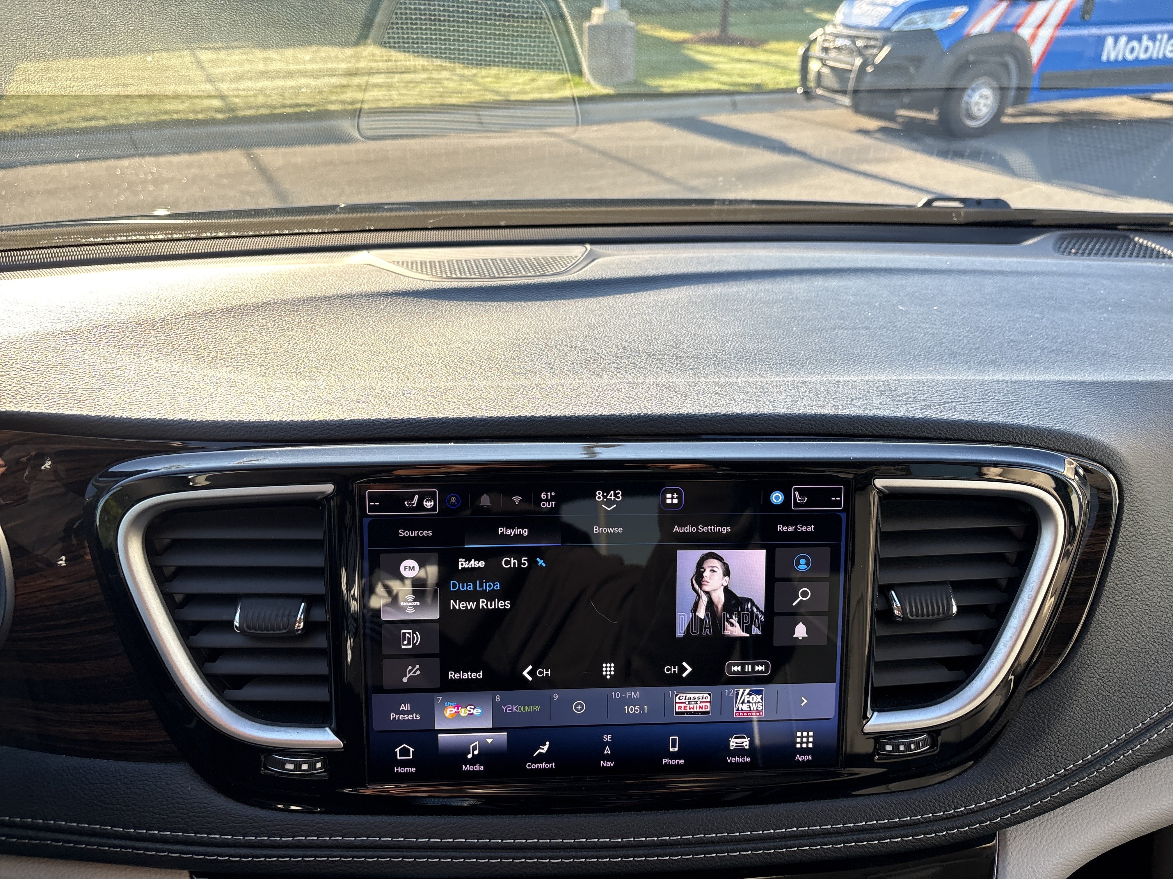 Used 2023 Chrysler Pacifica Limited w/ Uconnect Theater Family Group AWD/4WD image 29