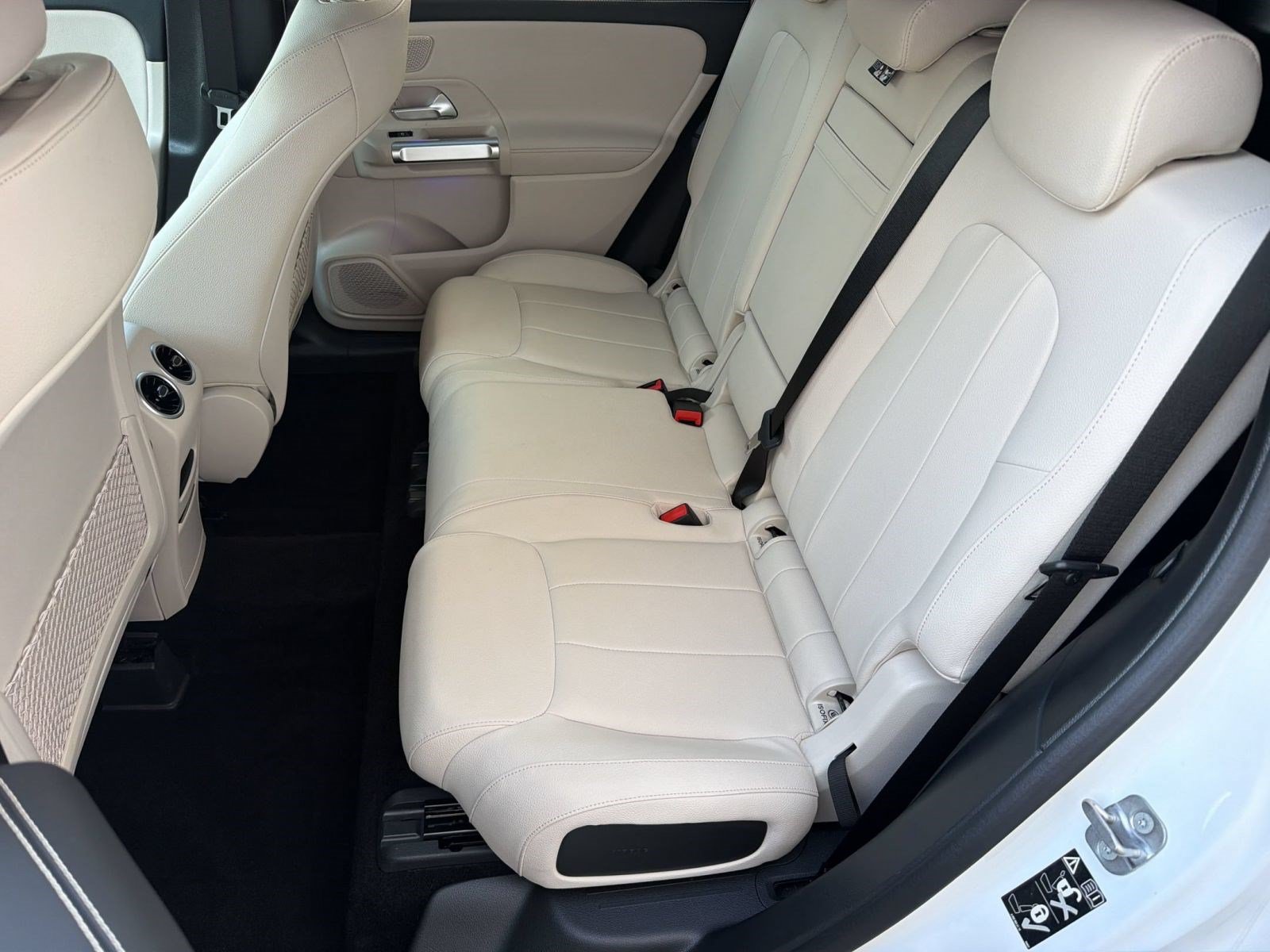 Used 2026 Mercedes-Benz GLB 250 4MATIC image 24