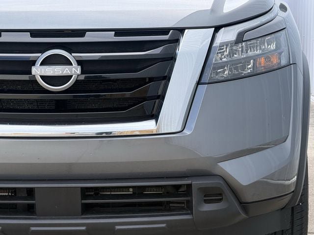 Used 2024 Nissan Pathfinder SV AWD/4WD image 8