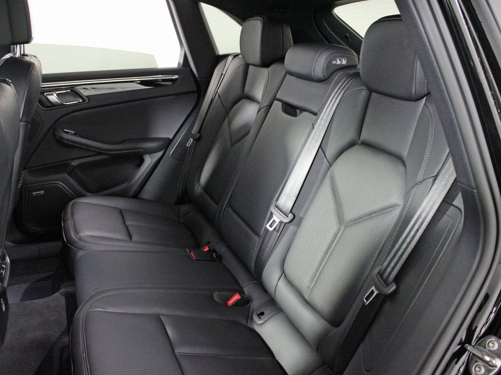 Certified 2025 Porsche Macan image 34
