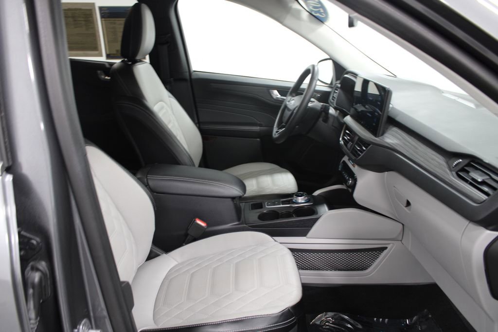 Used 2023 Ford Escape SE w/ PHEV Premium Package image 27