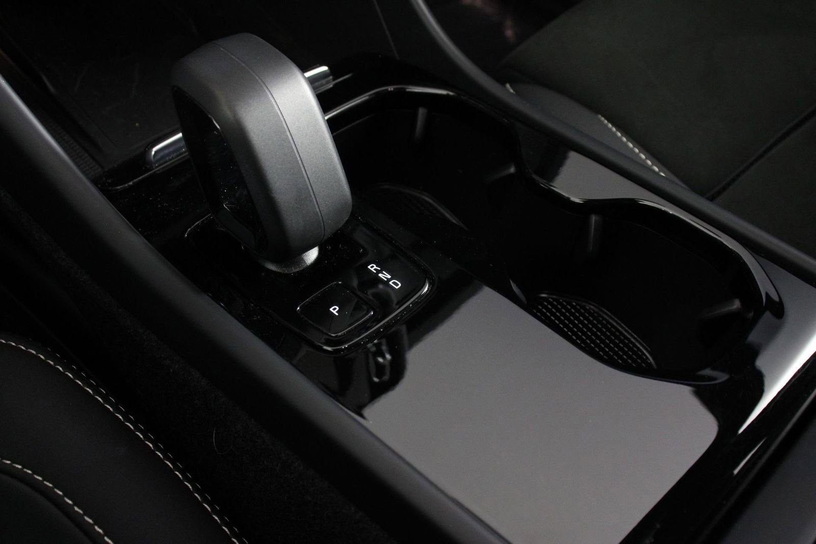 Certified 2023 Volvo C40 P8 Recharge Plus AWD/4WD image 15