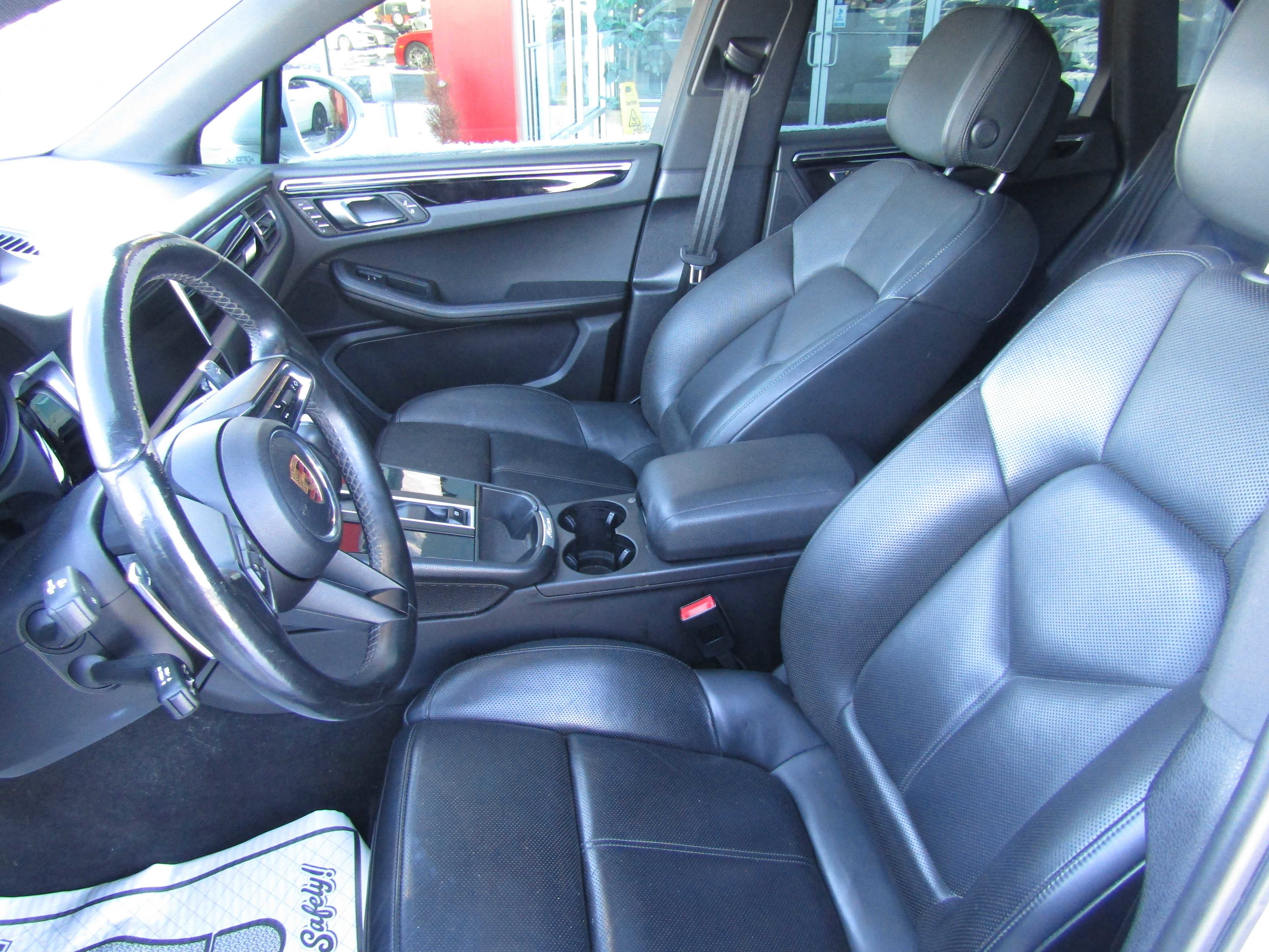 Used 2022 Porsche Macan AWD/4WD image 10